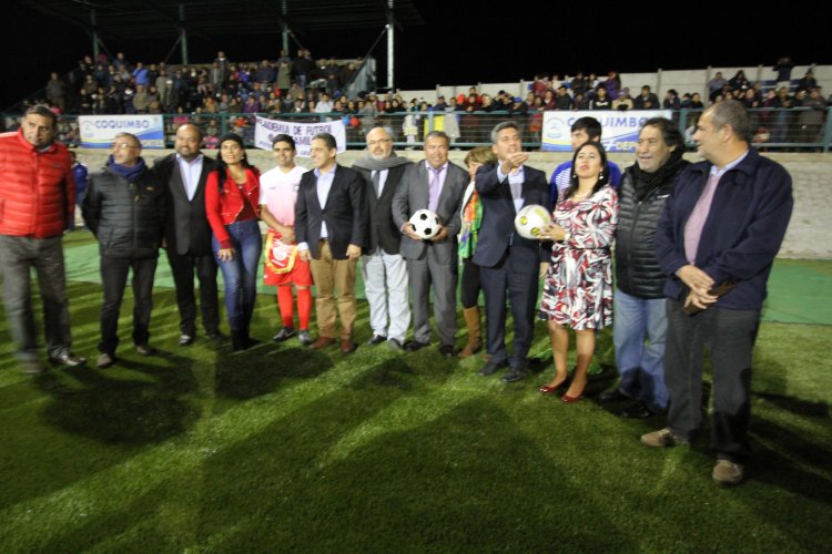 Comunidad de Guanaqueros ya puede disfrutar de su nuevo estadio de fútbol