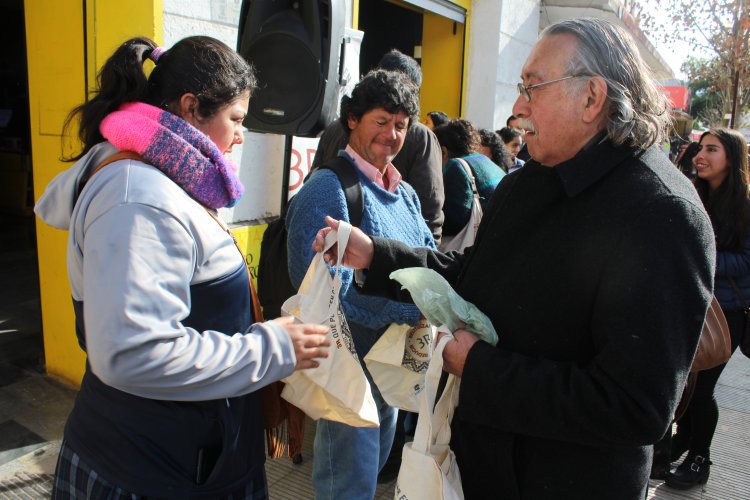 Campaña 3R entrega bolsas reutilizables en tres comunas de la Región de Coquimbo