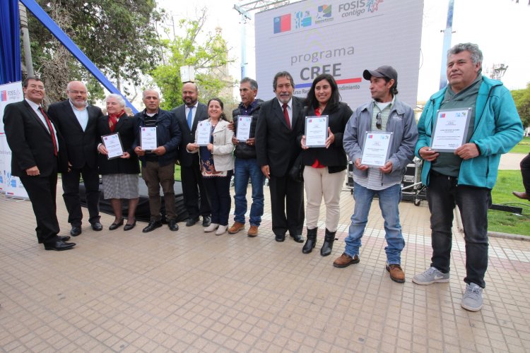 Gobierno Regional y FOSIS entregan $400 millones a 160 emprendedores de la zona