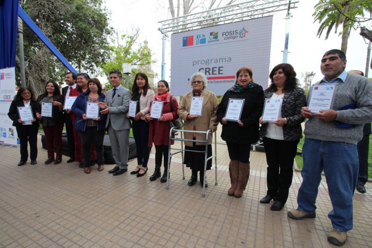 Gobierno Regional y FOSIS entregan $400 millones a 160 emprendedores de la zona