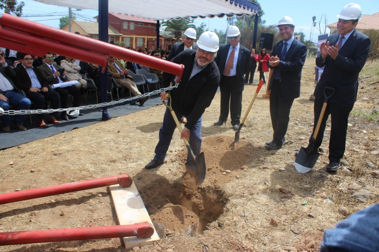 Colocan primera piedra de nuevo edificio para psicología y enfermería de la ULS