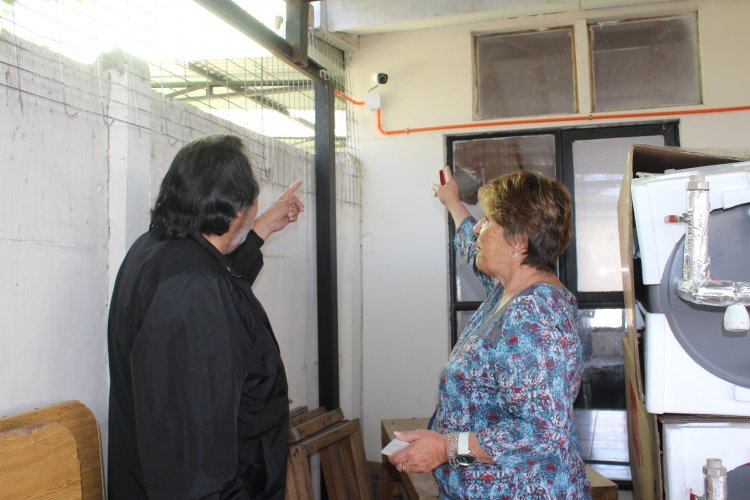 Con Fondos Concursable de Seguridad Ciudadana Vecinos de Tambillos y Población Bucanero aseguran sedes vecinales