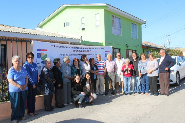 Con Fondos Concursable de Seguridad Ciudadana Vecinos de Tambillos y Población Bucanero aseguran sedes vecinales