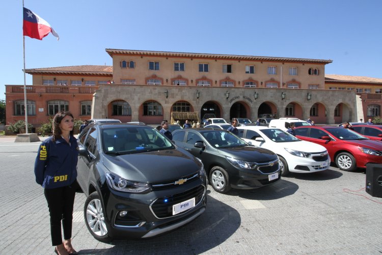 Gobierno Regional entrega 20 vehículos nuevos a la PDI y financia moderno edificio institucional