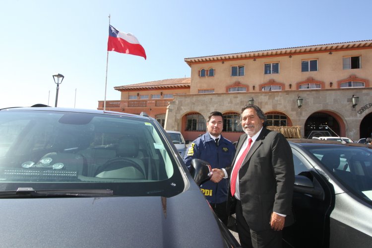 Gobierno Regional entrega 20 vehículos nuevos a la PDI y financia moderno edificio institucional