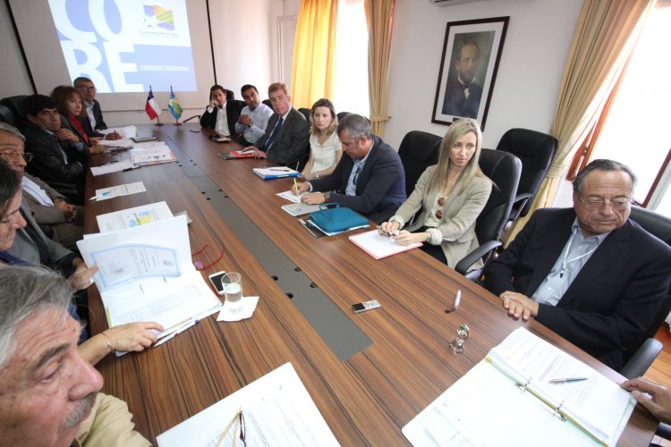 Delegación de empresarios de Murcia se reúnen con el Consejo Regional