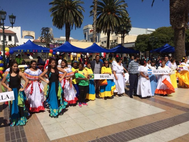 Festival gastronómico y pasacalle multicultural llevó arte al centro de Coquimbo