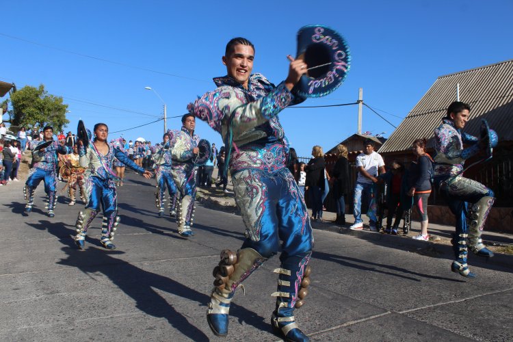 Las Compañías se llena de colores y música con su segundo Carnaval Andino