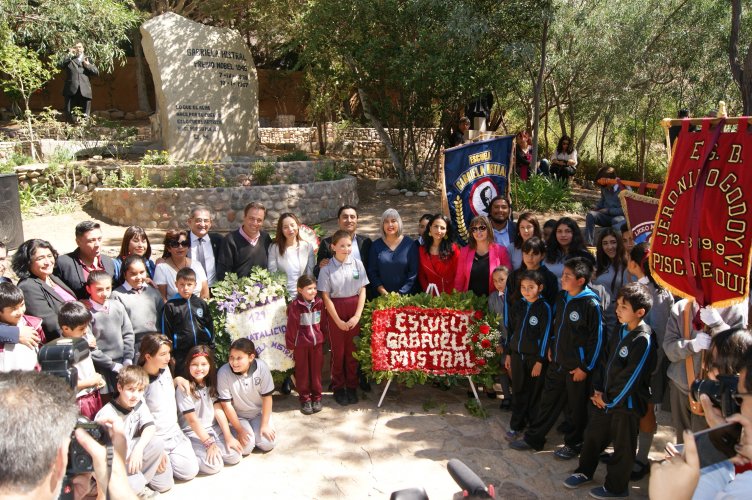 Resaltan legado de Gabriela Mistral y su preocupación por la educacional y por los niños