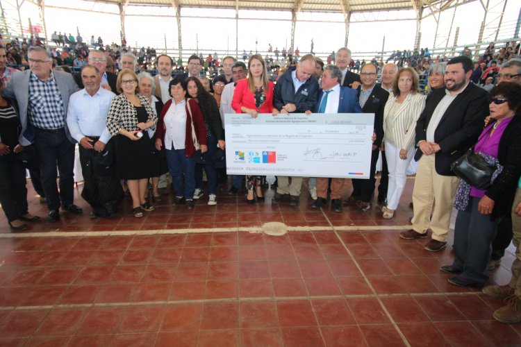 Entregan recursos para apoyar a agricultores afectados por la sequía en la región