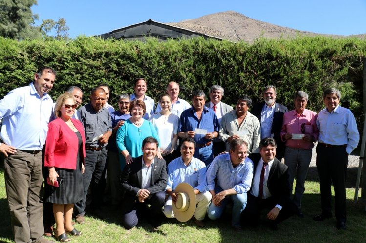 Entregan recursos para apoyar a agricultores afectados por la sequía en la región