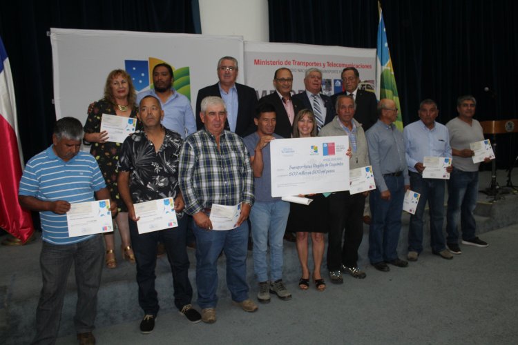 Más de $500 millones en cheques entregó el Gobierno Regional a dueños de colectivos beneficiados con el subsidio “Renueva tu colectivo”