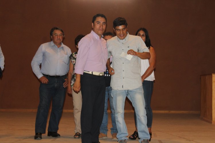 Productores agrícolas de Paihuano afectados por la sequía reciben importante aporte económico