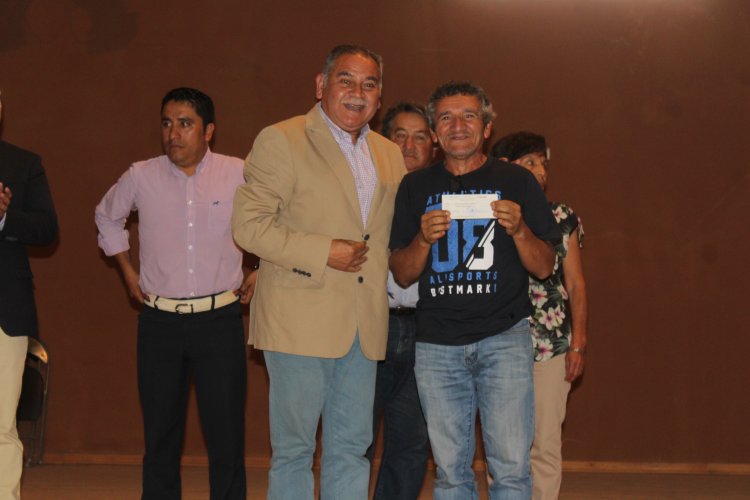 Productores agrícolas de Paihuano afectados por la sequía reciben importante aporte económico