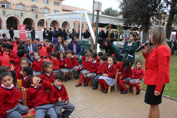 En La Serena celebran la Fiesta del Libro y la Lectura basados en los 130 años del natalicio de Gabriela Mistral