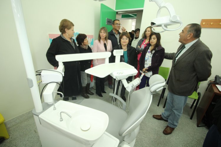 Con libros del Fondo Editorial del Gobierno Regional crean espacio de lectura en el CESFAM de San Juan de Coquimbo
