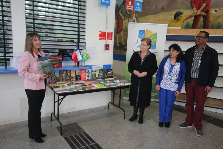 Con libros del Fondo Editorial del Gobierno Regional crean espacio de lectura en el CESFAM de San Juan de Coquimbo