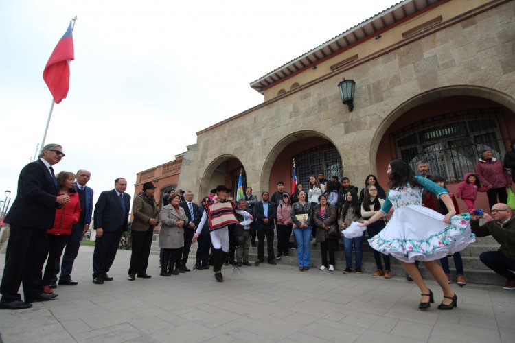 Con un esquinazo reciben a delegación de estudiantes de la Escuela Gabriela Mistral de Porto Alegre