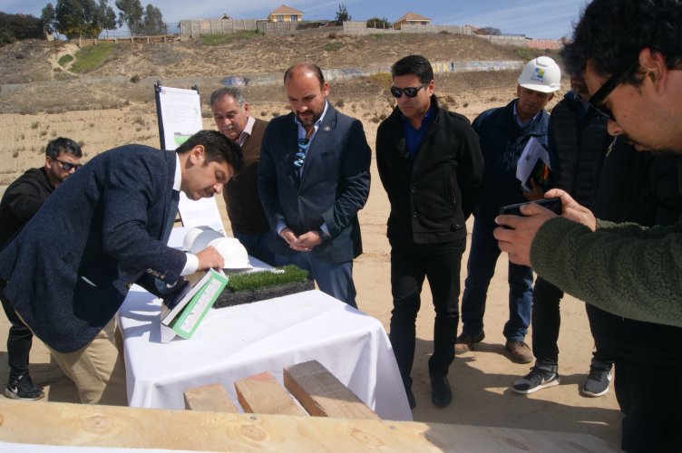 Construyen cancha con pasto sintético en Quebrada Las Rozas con un mejor estándar de calidad