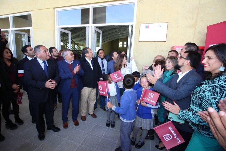Inauguran el tan anhelado Polideportivo de Las Compañías