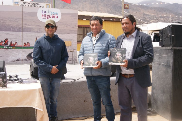 Pescadores de Chungungo editan libro que registra el patrimonio cultural y natural del Archipiélago de Humboldt
