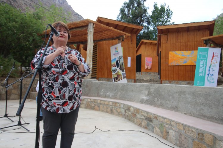 En Cochiguaz inauguran nueva plaza donde artesanos esperan a los turistas