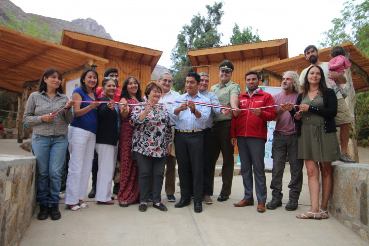 En Cochiguaz inauguran nueva plaza donde artesanos esperan a los turistas