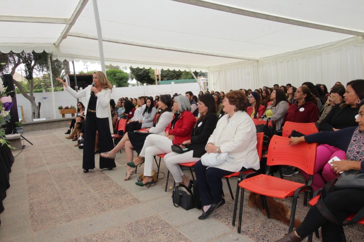 Más de 400 mujeres de la región participan en primera Cumbre de Mujeres e Innovación +Gabrielas