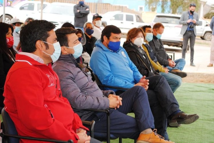 En La Higuera entregan sede comunitaria que reemplazará la antigua construcción que levantaron crianceros del sector