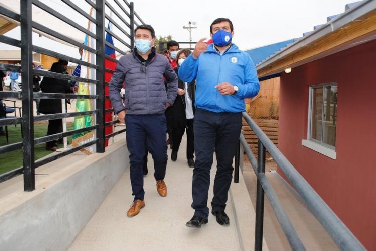 En La Higuera entregan sede comunitaria que reemplazará la antigua construcción que levantaron crianceros del sector