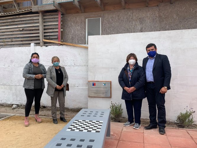 Vecinos de Punta de Choros cuentan con renovada plazoleta