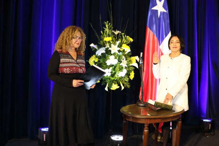 Más atribuciones y poder de decisión pide Gobernadora Regional Krist Naranjo Peñaloza al asumir el mando de la región