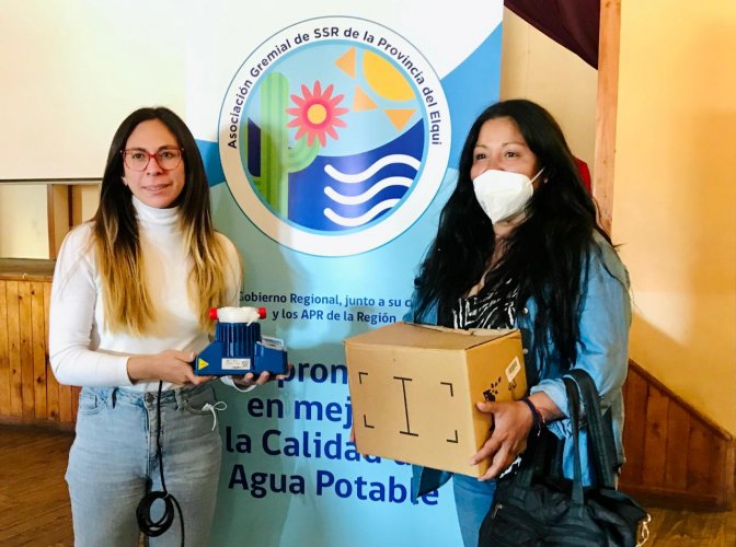 Familias de La Higuera reciben bombas de cloración de agua para sus sistemas de Agua Potable Rural