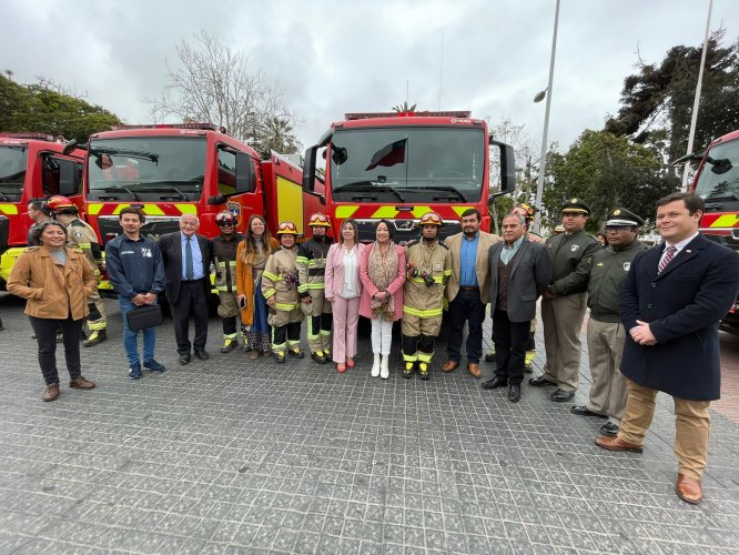 La Higuera, La Serena, Ovalle, Río Hurtado, Illapel, Salamanca y Paihuano reciben carros para Bomberos