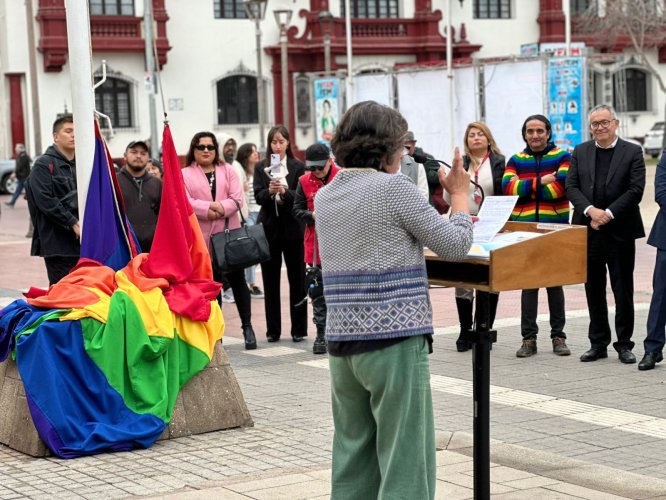 Gobierno Regional conmemora Mes del Orgullo con izamiento de bandera LGBTQ+