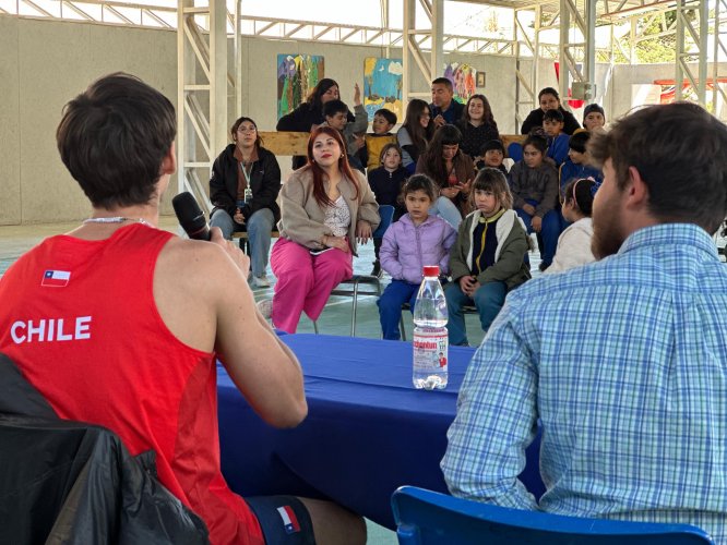 Deportista de Escalada Deportiva cierra proyecto con clase demostrativa a niños y niñas de Escuela de Paihuano