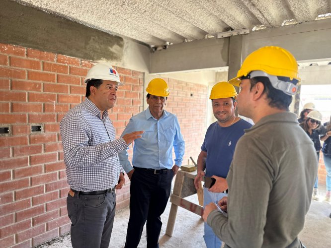 Autoridades verifican avances de proyecto habitacional “Última Esperanza” en Los Vilos