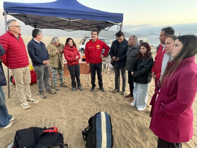 Turismo desde las alturas: parapente abre nuevas experiencias para visitantes en Caleta Los Hornos