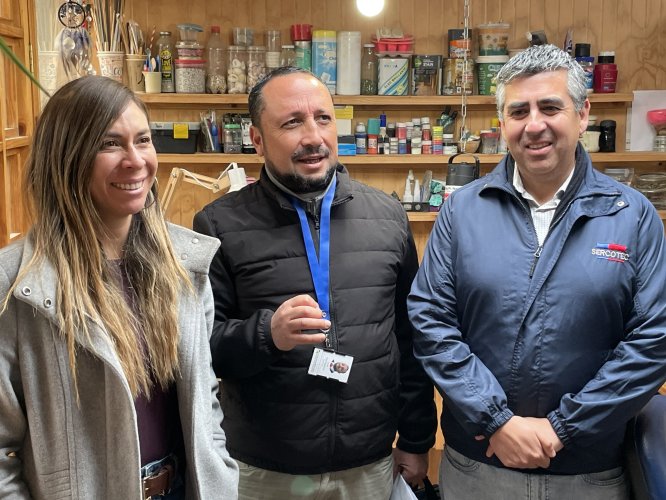 Artesana vileña fortalece su negocio con apoyo del Gobierno Regional y Sercotec