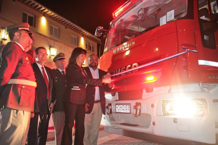 Gobierno Regional entrega carros a bomberos de La Serena