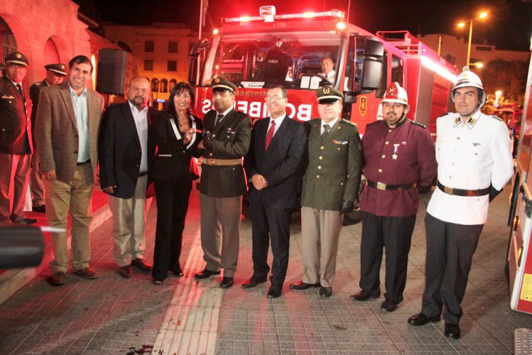 Gobierno Regional entrega carros a bomberos de La Serena