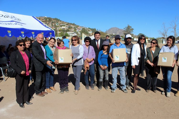 Gobierno comenzó entrega de 10 mil cajas de alimentos en Monte Patria Gobierno comenzó entrega de 10 mil cajas de alimentos en Monte Patria