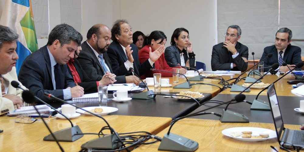 Gobierno recibe informe de inversiones de empresa sanitaria y exige restituir suministro para consumo humano Gobierno recibe informe de inversiones de empresa sanitaria y exige restituir suministro para consumo humano