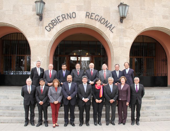 Primera fotografía oficial del CORE junto al Intendente Regional