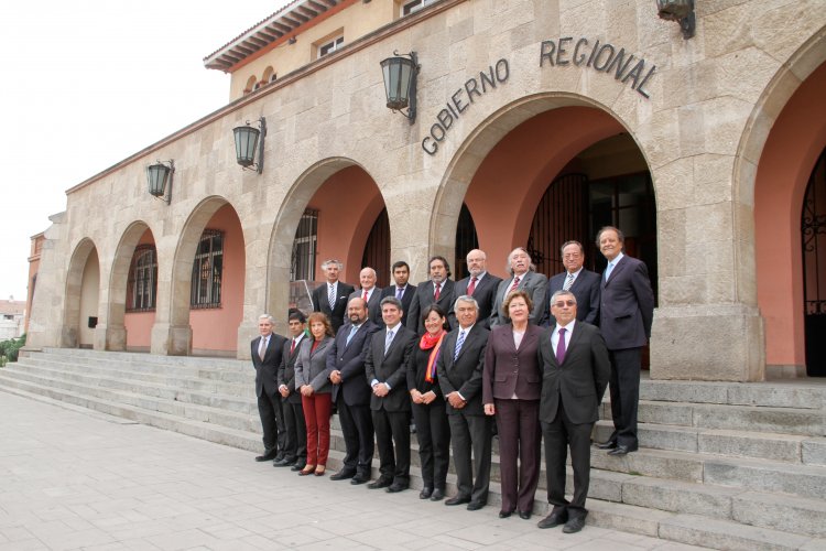 Primera fotografía oficial del CORE junto al Intendente Regional