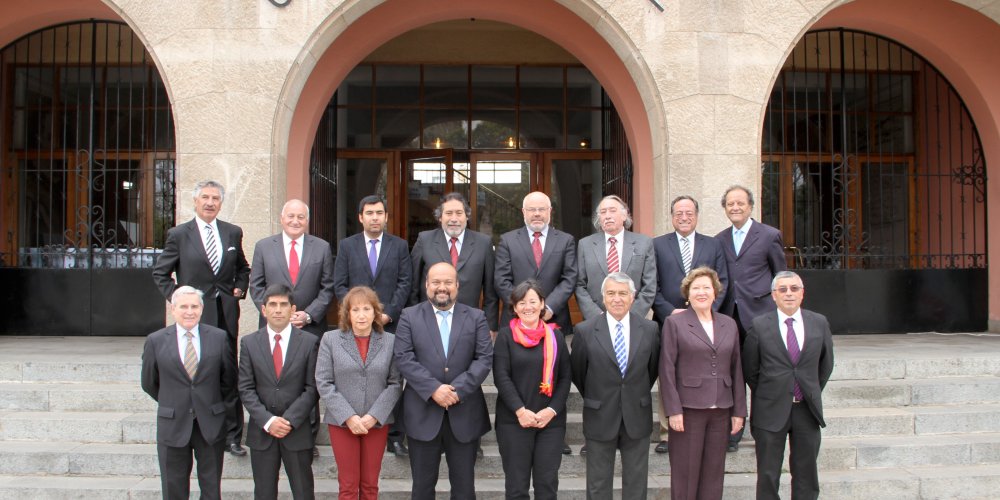 Primera fotografía oficial del CORE junto al Intendente Regional