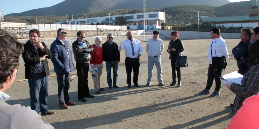 Un 75% de avance presenta la cancha de fútbol de Guanaqueros