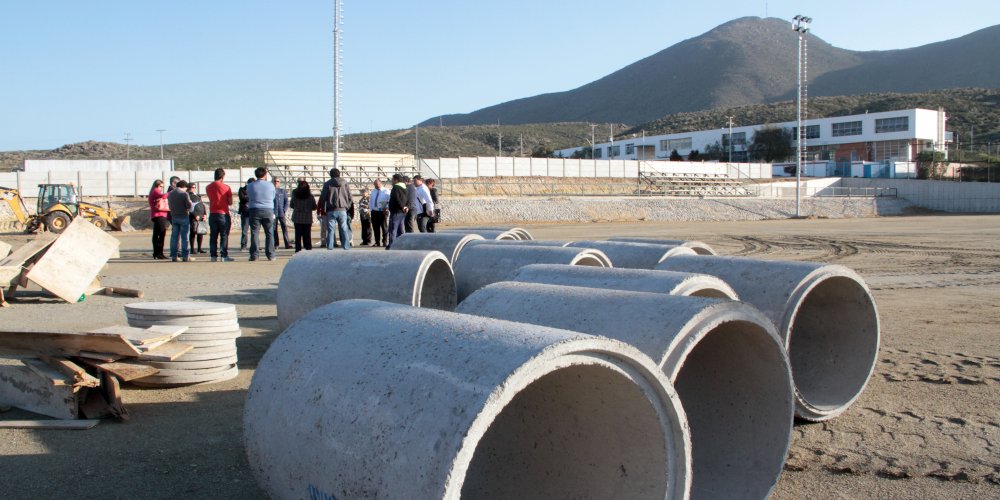 Un 75% de avance presenta la cancha de fútbol de Guanaqueros