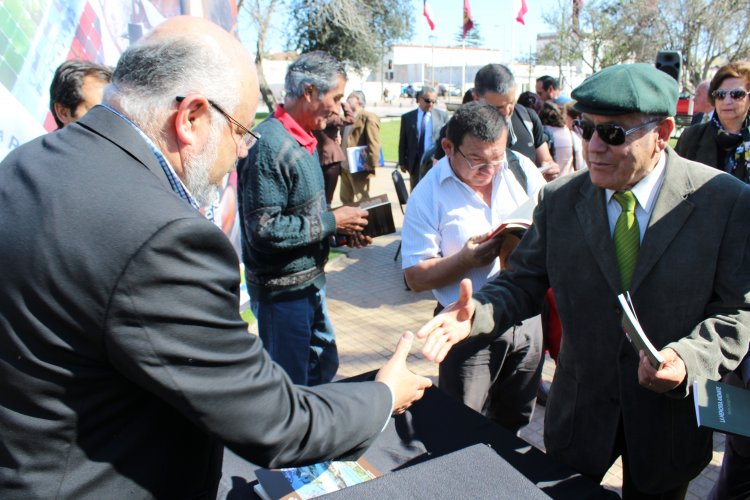 Gobierno Regional premia a ganadores del Fondo Editorial