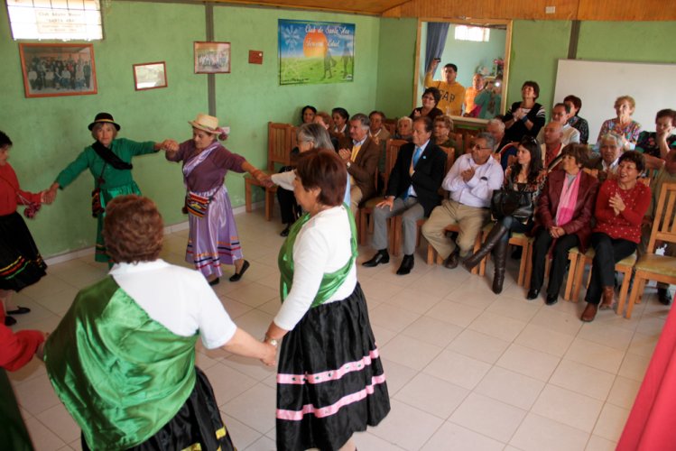 Club de adultos mayores de Punitaqui celebra exitoso proyecto de telares financiado por el fondo de cultura del GORE Club de adultos mayores de Punitaqui celebra exitoso proyecto de telares financiado por el fondo de cultura del GORE